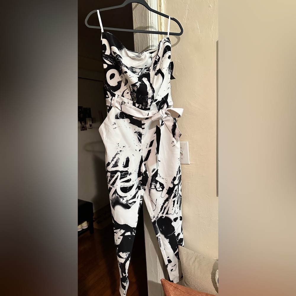 NY&Co NEW jumpsuit with black and white graphics.